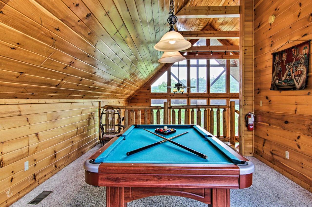 Expansive Gatlinburg Cabin Hot Tub, Deck And Grill! Eksteriør billede
