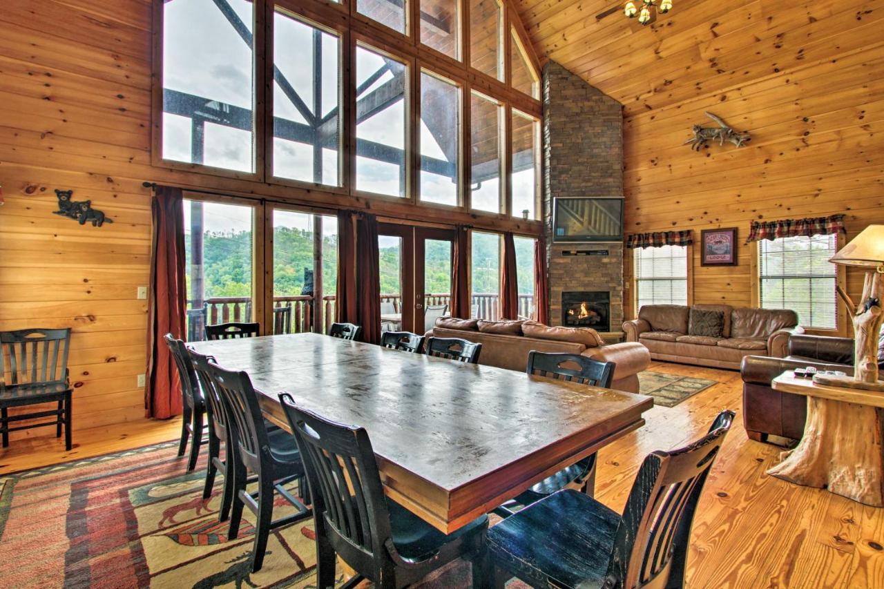Expansive Gatlinburg Cabin Hot Tub, Deck And Grill! Eksteriør billede
