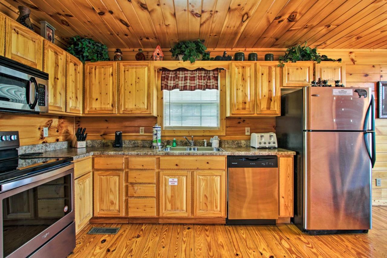 Expansive Gatlinburg Cabin Hot Tub, Deck And Grill! Eksteriør billede