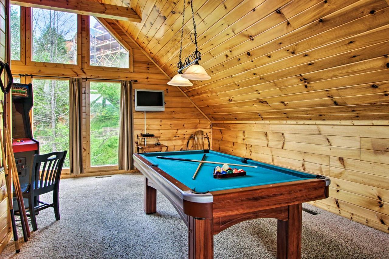 Expansive Gatlinburg Cabin Hot Tub, Deck And Grill! Eksteriør billede