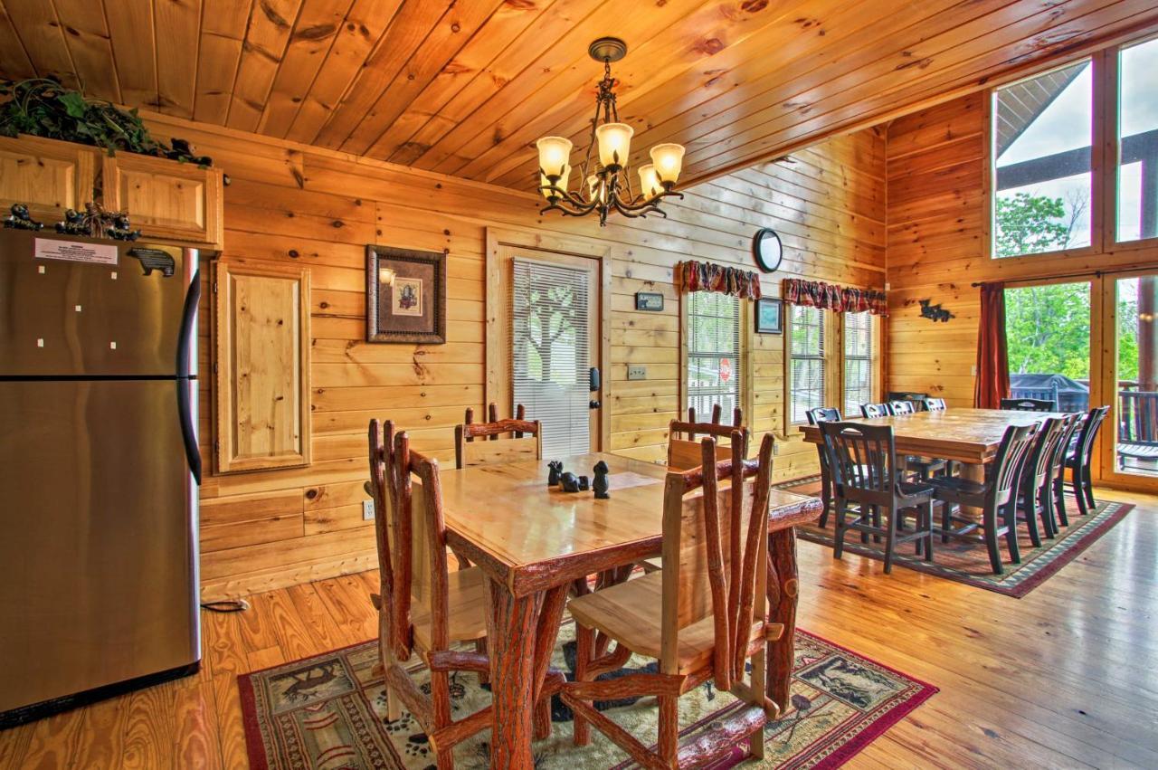 Expansive Gatlinburg Cabin Hot Tub, Deck And Grill! Eksteriør billede