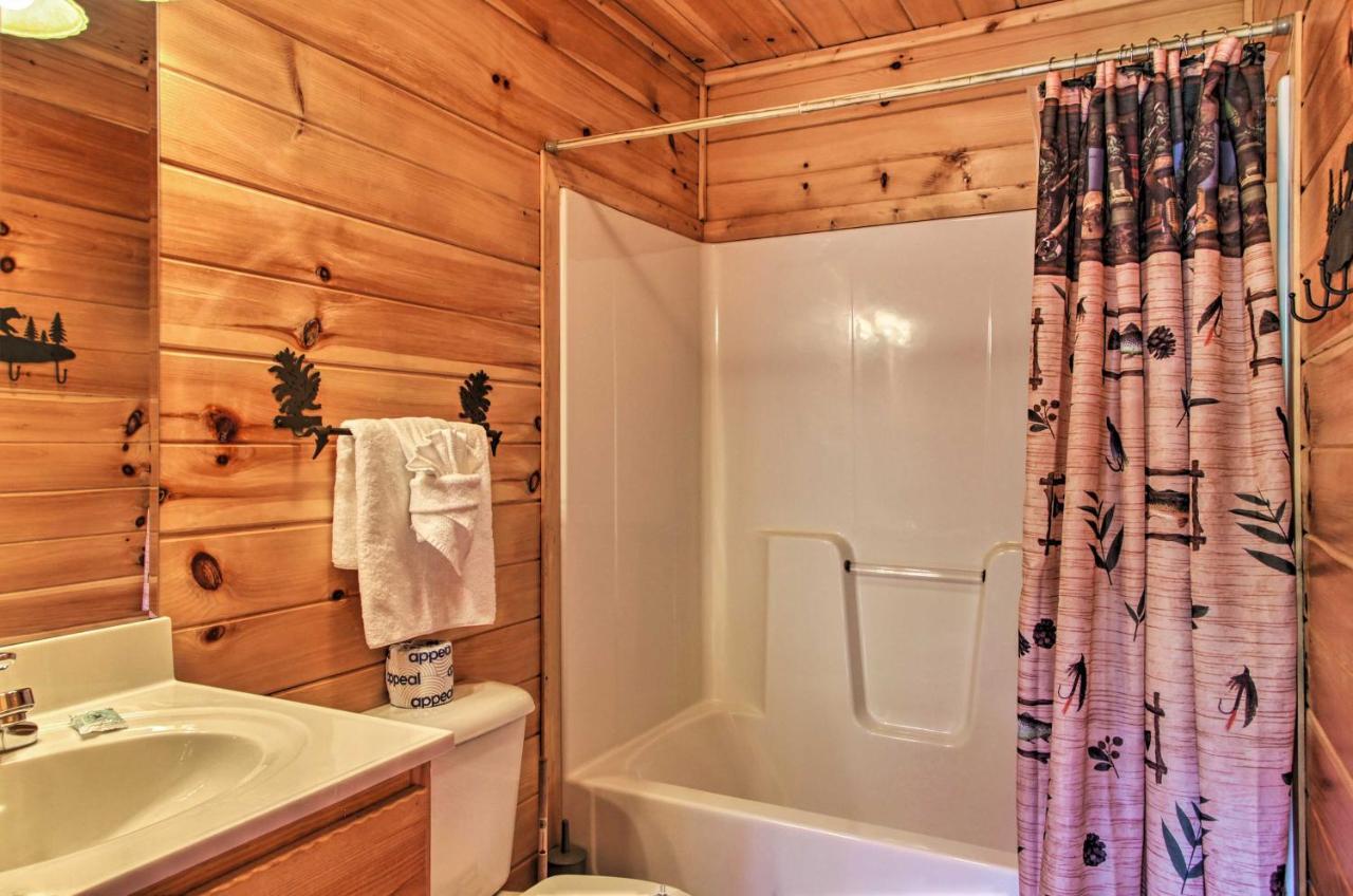 Expansive Gatlinburg Cabin Hot Tub, Deck And Grill! Eksteriør billede