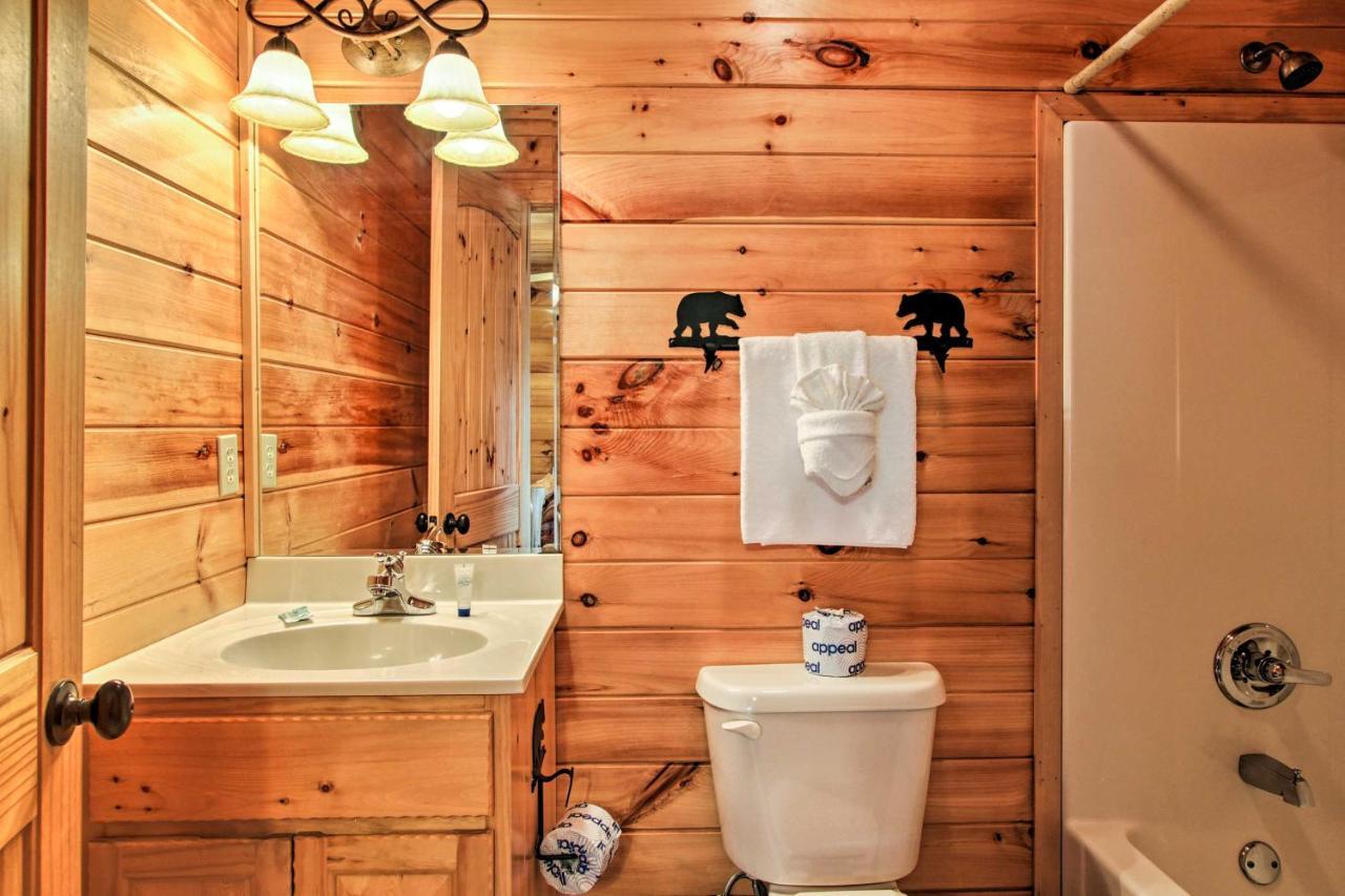 Expansive Gatlinburg Cabin Hot Tub, Deck And Grill! Eksteriør billede
