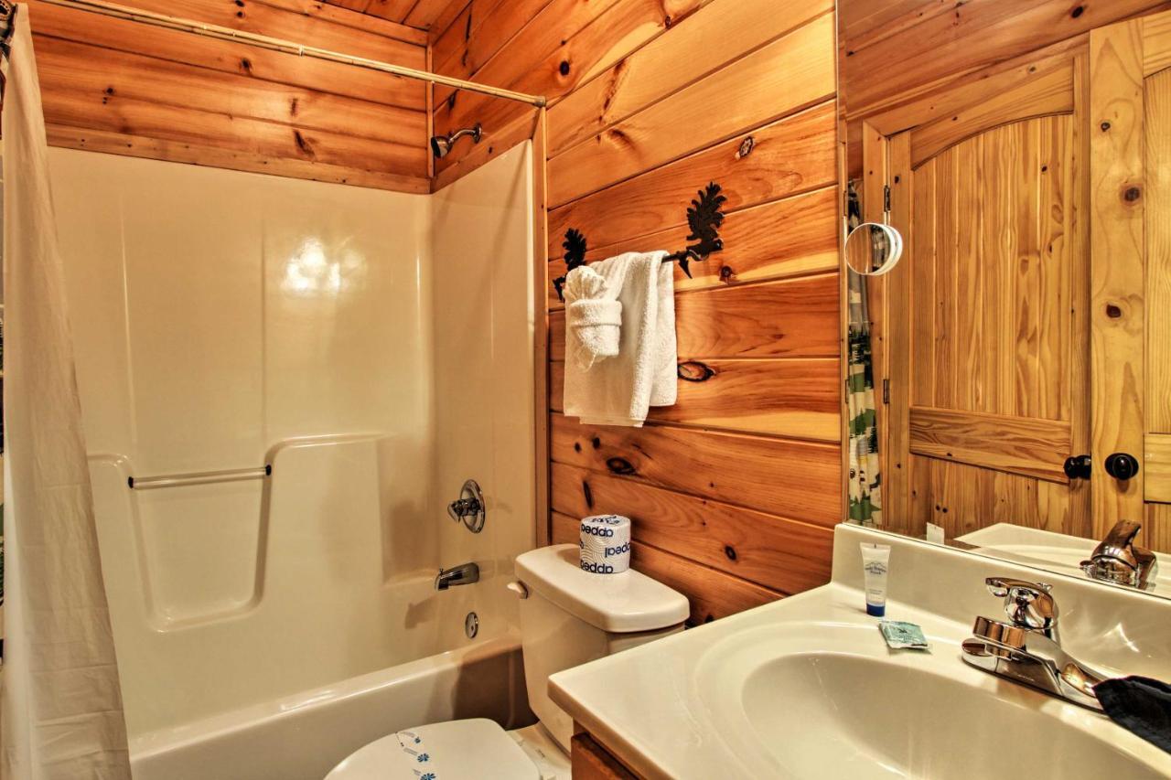 Expansive Gatlinburg Cabin Hot Tub, Deck And Grill! Eksteriør billede