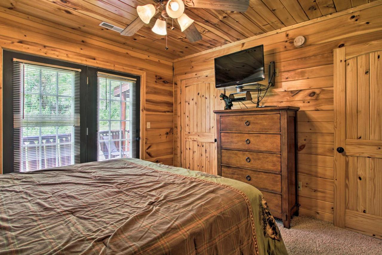 Expansive Gatlinburg Cabin Hot Tub, Deck And Grill! Eksteriør billede